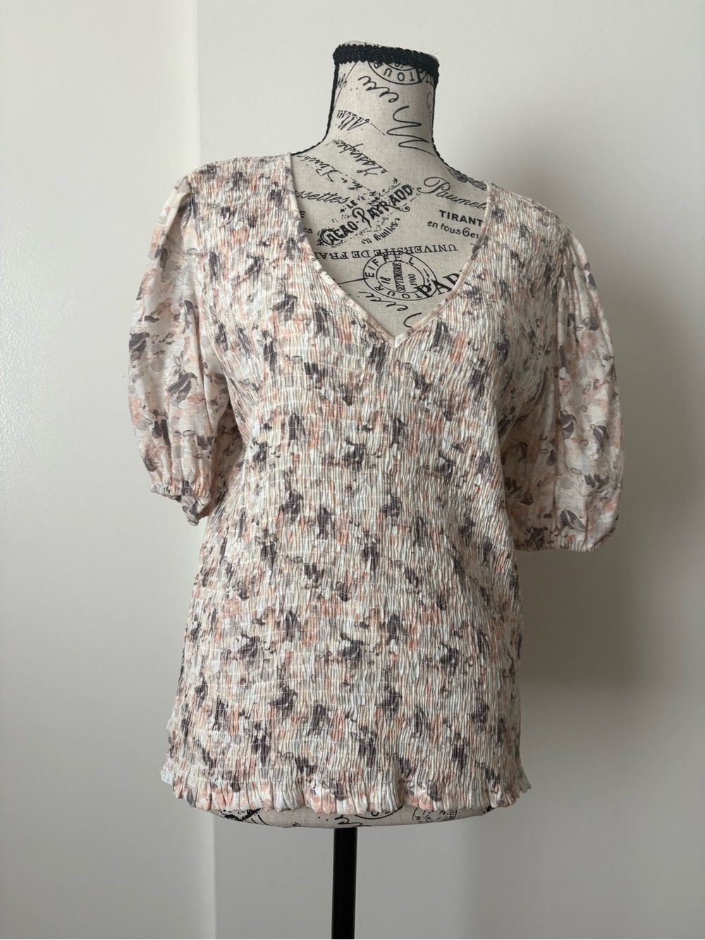 Nine West Cream Multi Smocked V-Neck Puff Sleeve Top